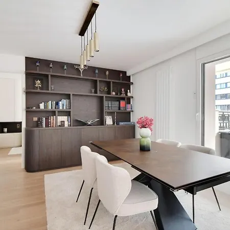 3br Luxury With Terrace Apartment *
